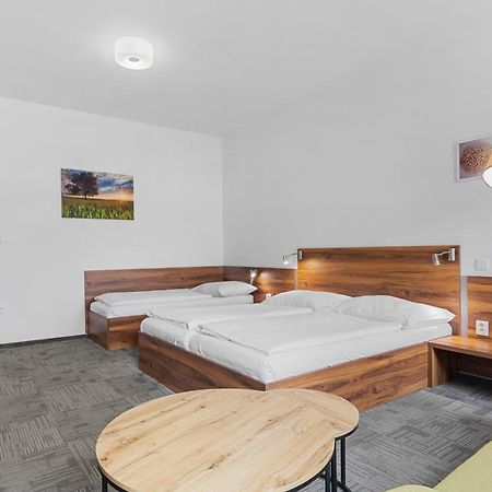 Penzion Na Namesti Dvůr Králové nad Labem Buitenkant foto