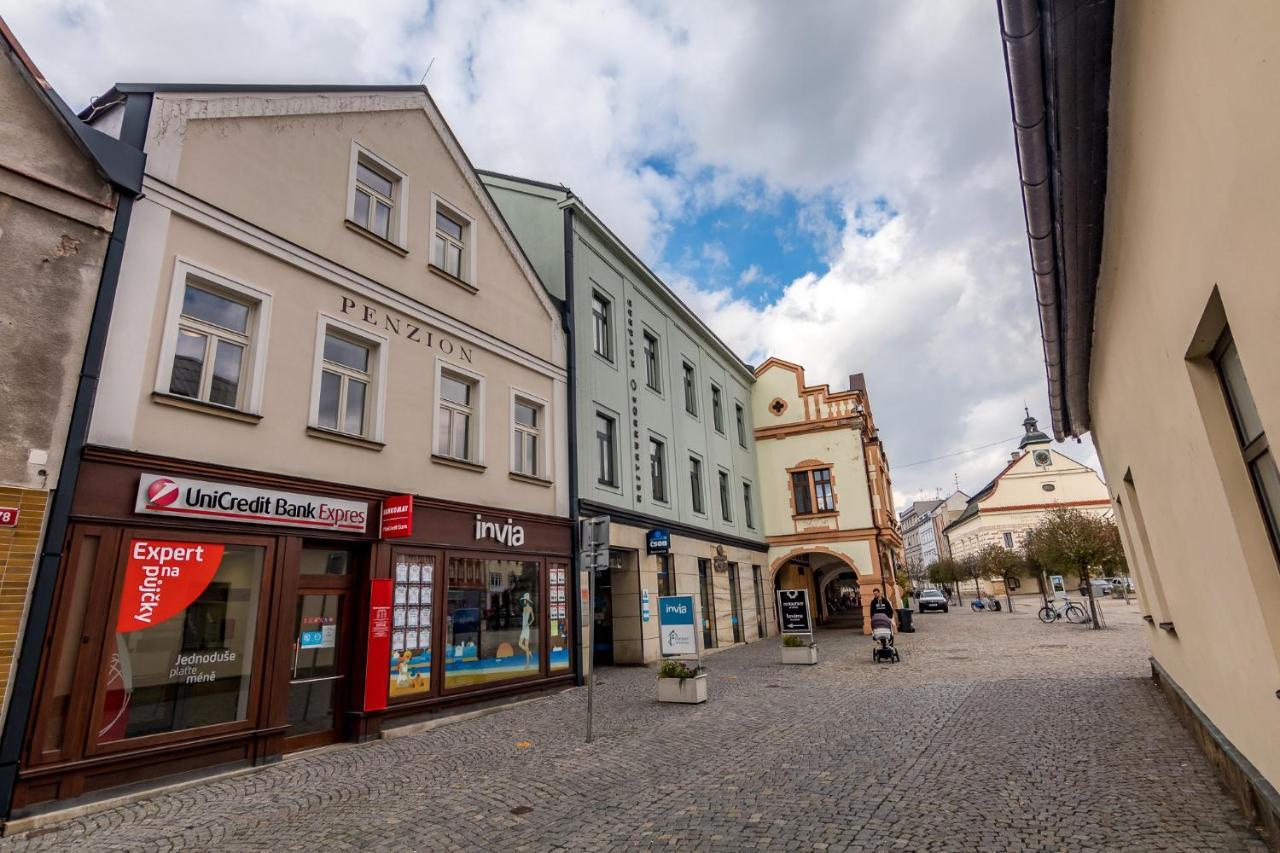 Penzion Na Namesti Dvůr Králové nad Labem Buitenkant foto