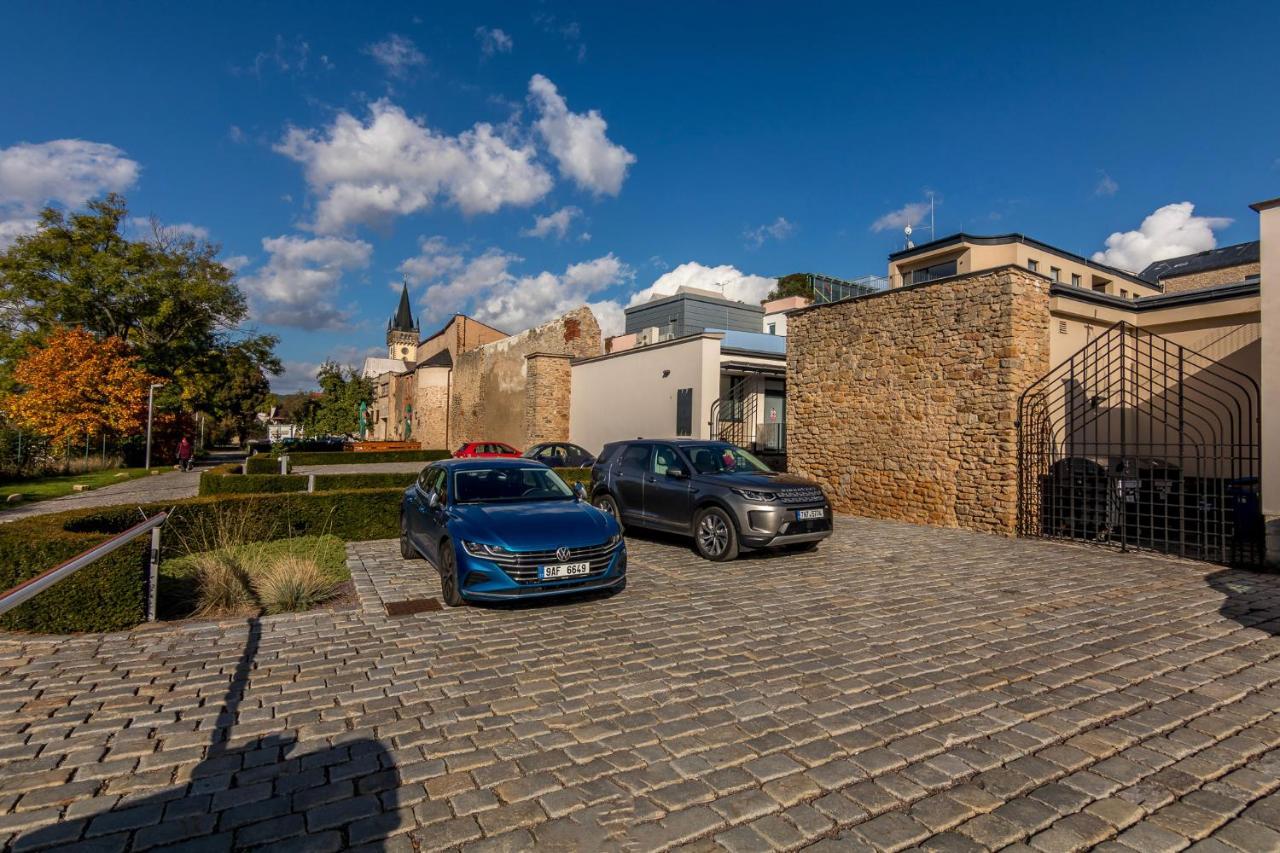 Penzion Na Namesti Dvůr Králové nad Labem Buitenkant foto