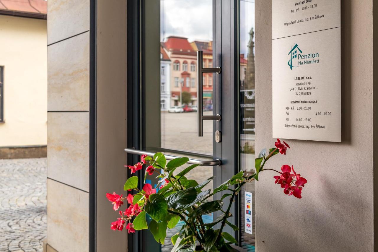 Penzion Na Namesti Dvůr Králové nad Labem Buitenkant foto