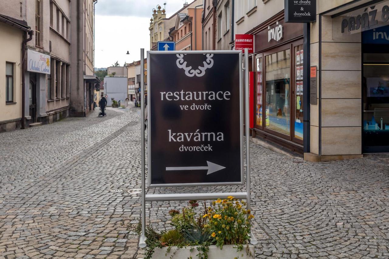 Penzion Na Namesti Dvůr Králové nad Labem Buitenkant foto