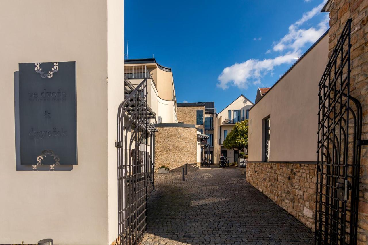 Penzion Na Namesti Dvůr Králové nad Labem Buitenkant foto