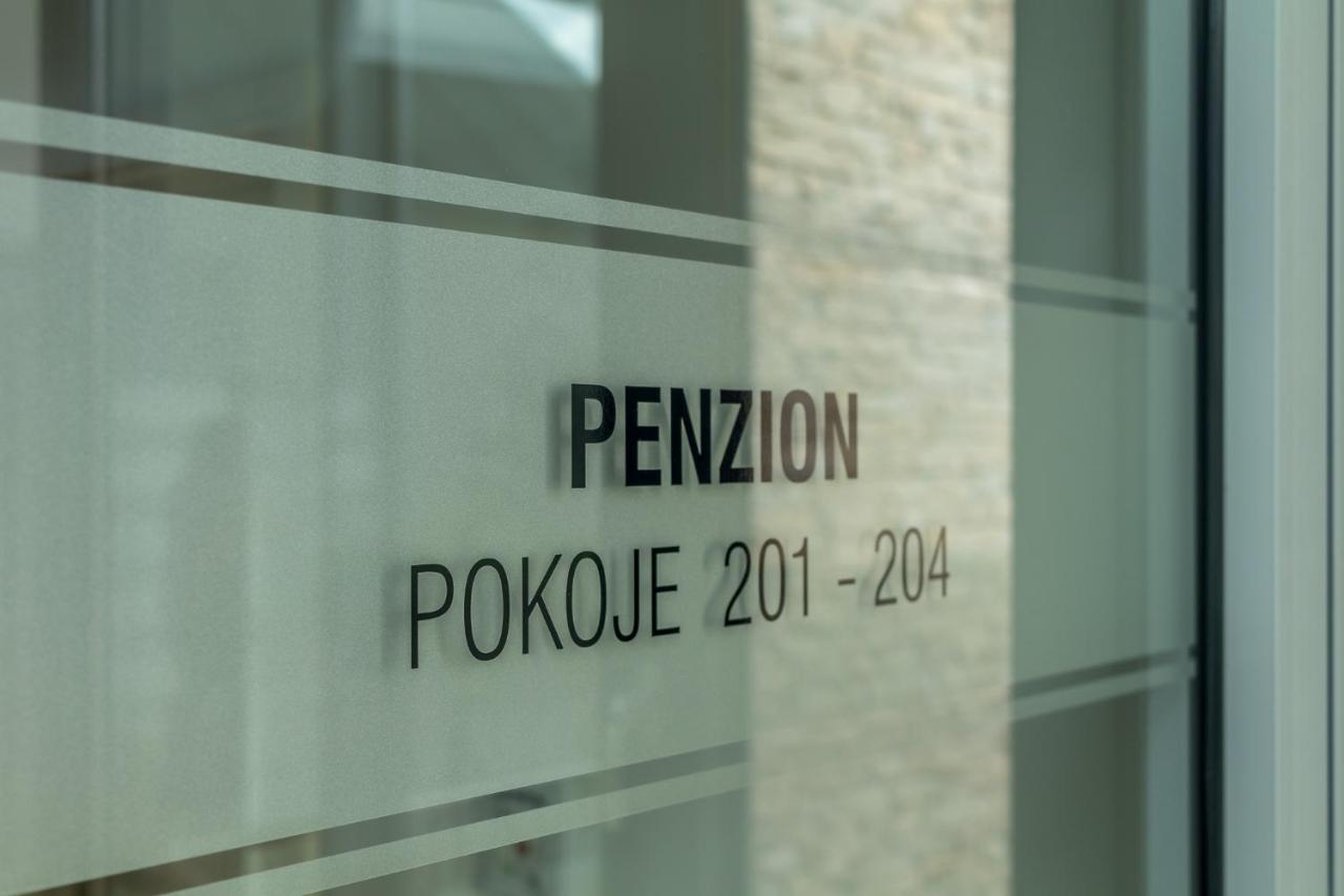 Penzion Na Namesti Dvůr Králové nad Labem Buitenkant foto